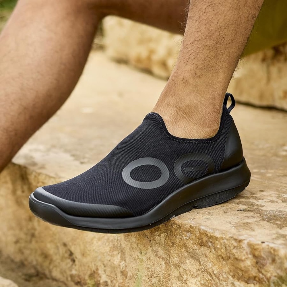 OOFOS MEN'S OOMG SPORT LOW SHOE - BLACK Size 9 NEW IN BOX WITH TAGS